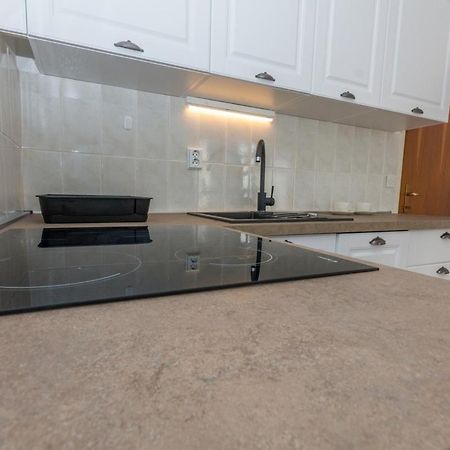 Apartment Domijan By El-Pi Tours Njivice Ngoại thất bức ảnh