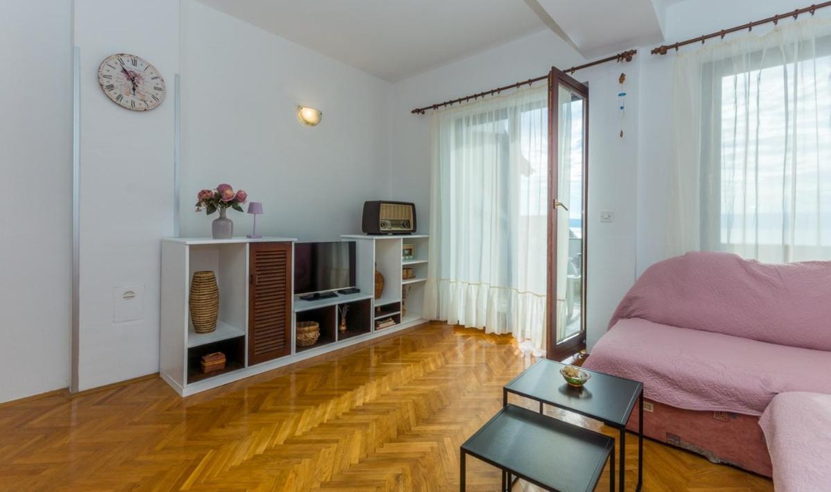 Apartment Domijan By El-Pi Tours Njivice Ngoại thất bức ảnh