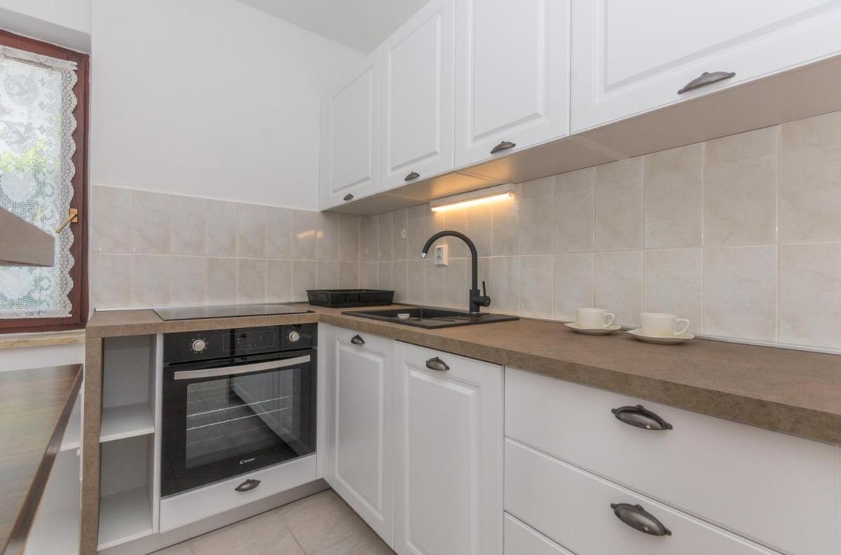 Apartment Domijan By El-Pi Tours Njivice Ngoại thất bức ảnh