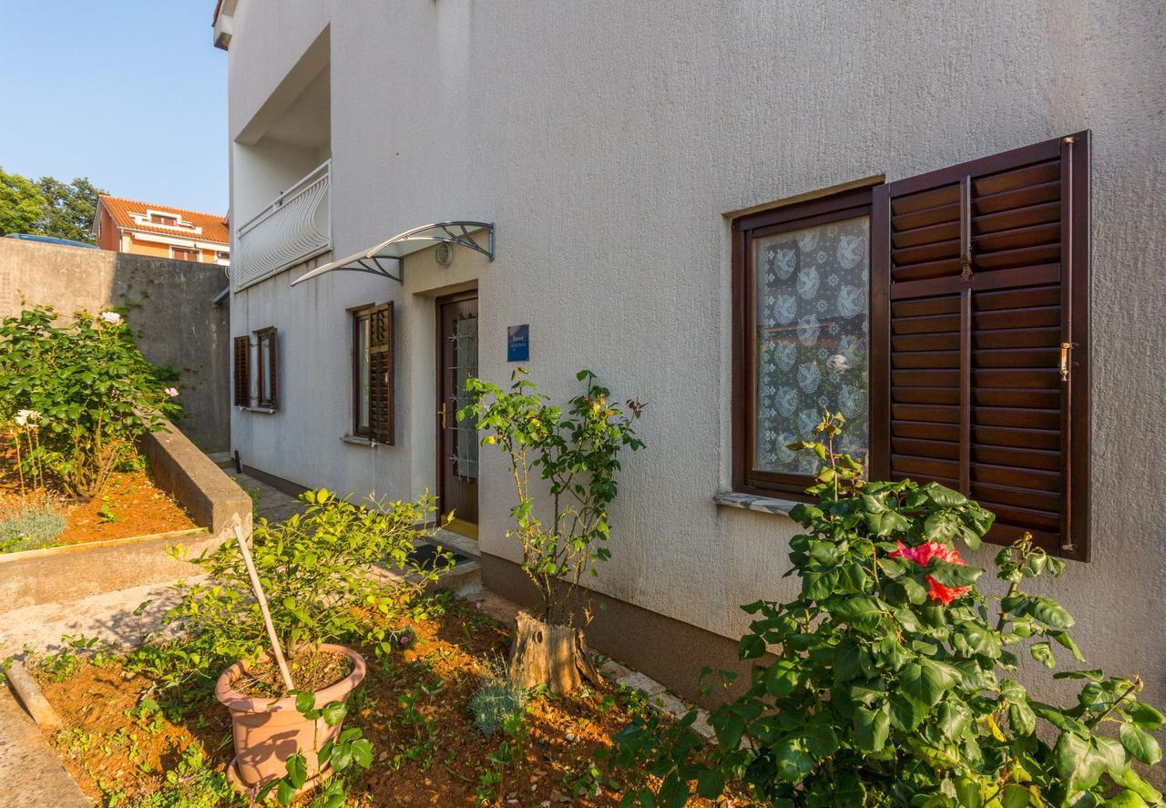 Apartment Domijan By El-Pi Tours Njivice Ngoại thất bức ảnh