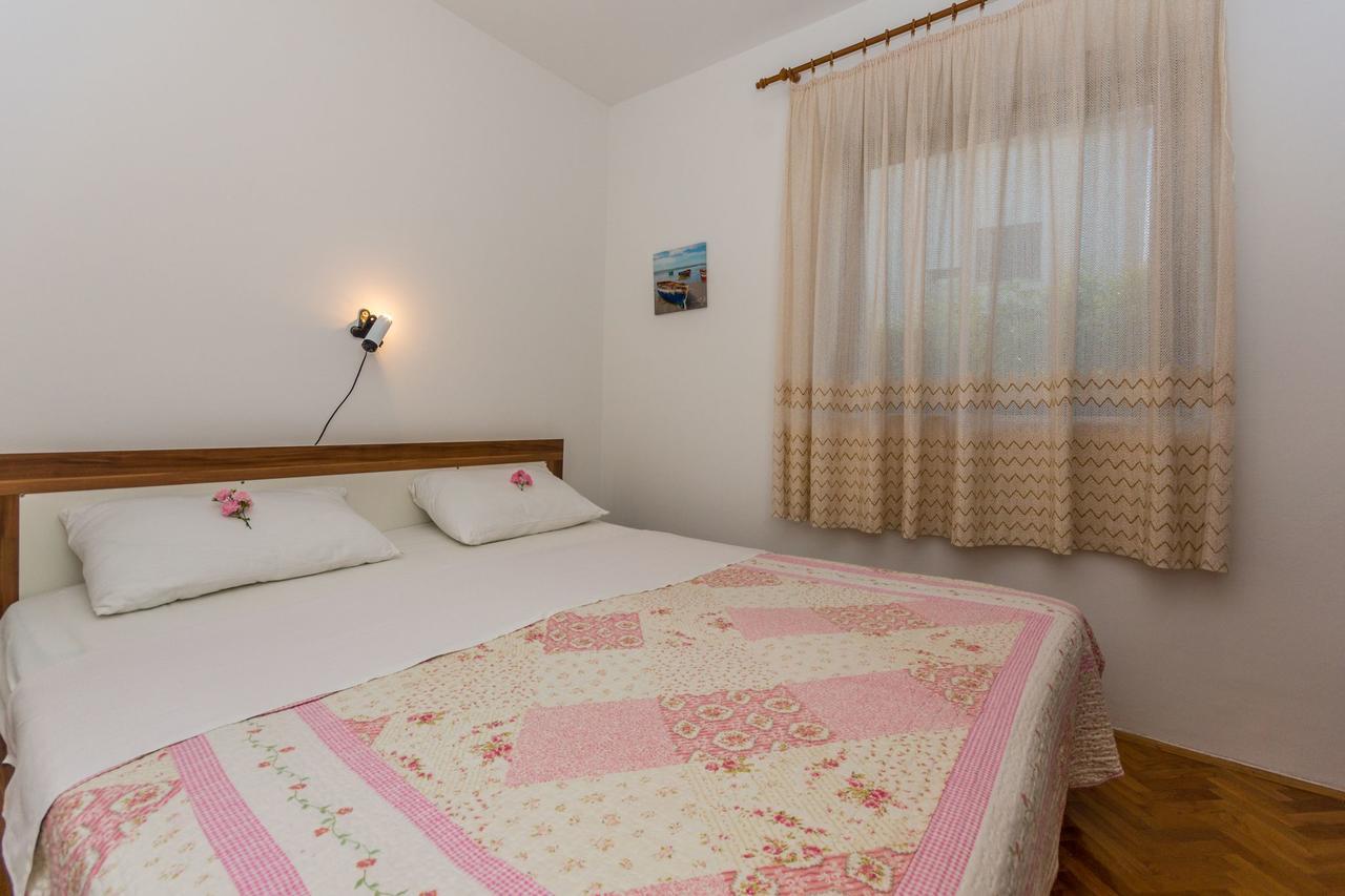 Apartment Domijan By El-Pi Tours Njivice Ngoại thất bức ảnh