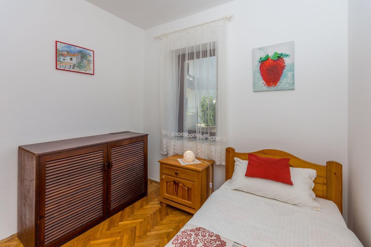 Apartment Domijan By El-Pi Tours Njivice Ngoại thất bức ảnh